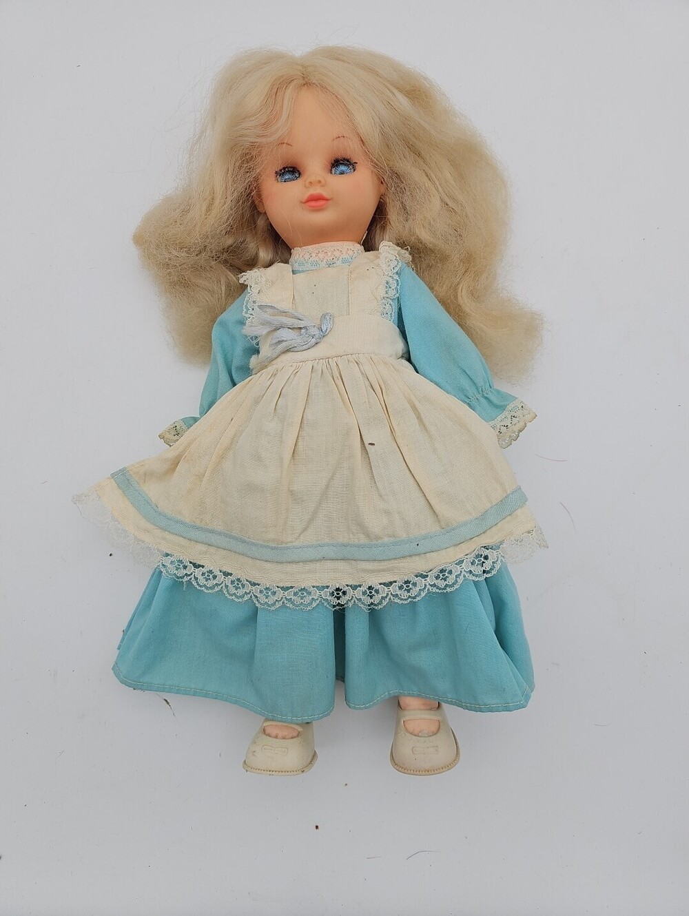 1970s Storybook Series Alice In Wonderland  Blue dress Eyes open/close
